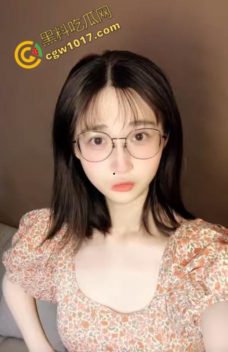 叛国媚黑婊【七七叭叭】大肆宣传辱国事件,前男友爱国怒曝骚逼当母狗的日子,被大鸡巴爆操内射视频全网疯传-9