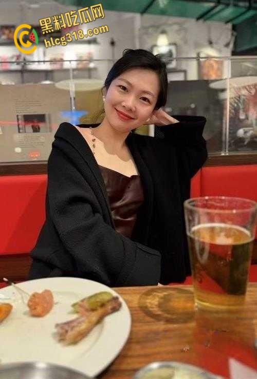 山东航空少妇【王萱】就爱偷情出轨，老公不在家就与男同事偷情，情趣黑丝口珠样样少不了！-3