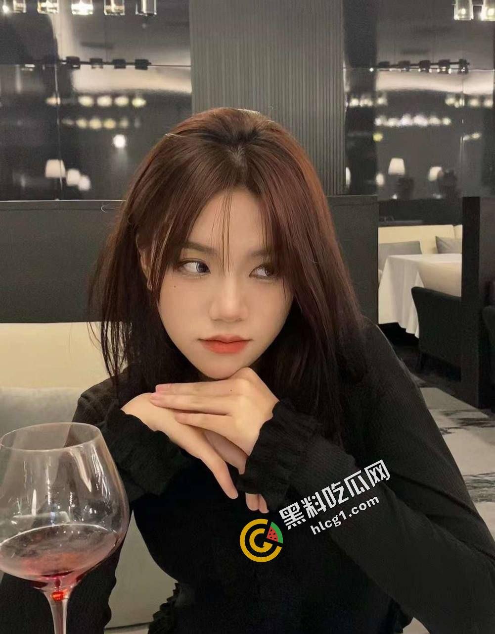 江苏建筑技术学院 很嫩很清纯的大二学妹 被多金学长利用钞票成功得吃 拍摄视频流出-4