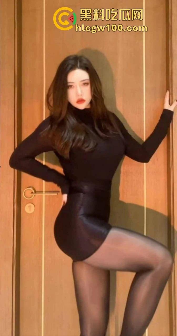 抖音37万粉的反差女神【美豹Vivi】自慰福利和与金主性爱视频流出 前凸后翘的极品少妇 眼神勾人心魄-4