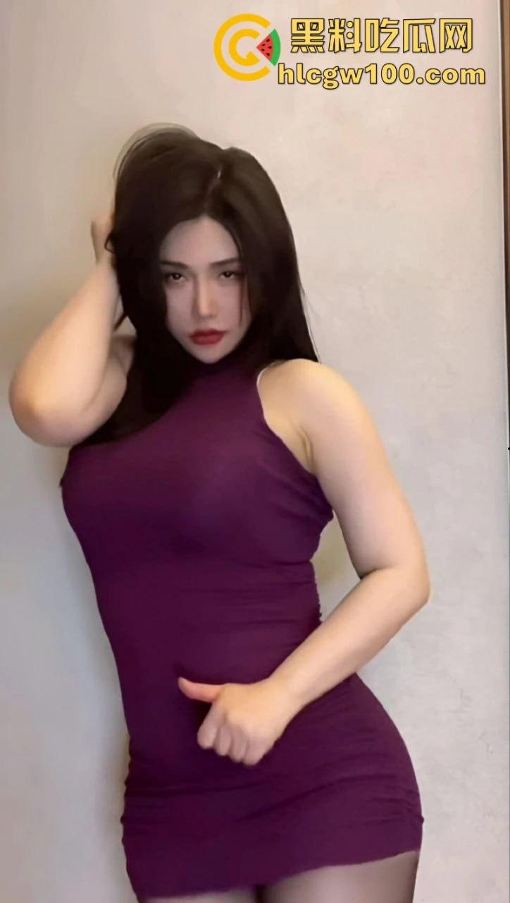 抖音37万粉的反差女神【美豹Vivi】自慰福利和与金主性爱视频流出 前凸后翘的极品少妇 眼神勾人心魄-5
