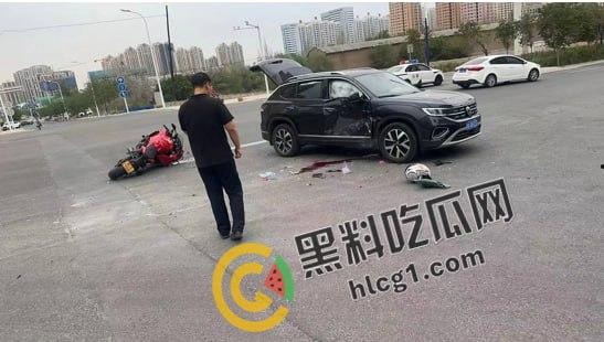 又抬走一位 女骑士摩托车祸！骑摩托车不仅让你拥有S型身材 还能拥有一对完美的假肢！-3