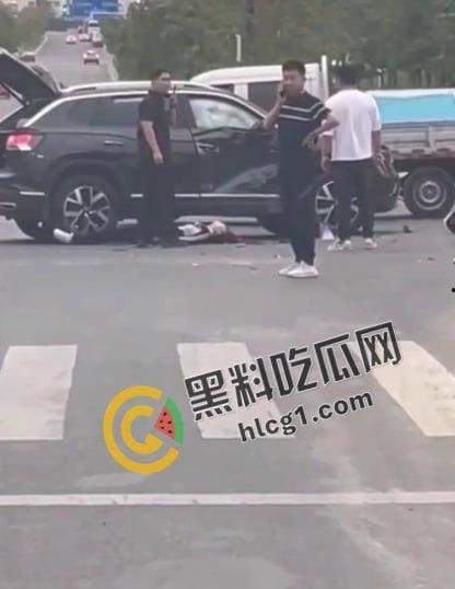 又抬走一位 女骑士摩托车祸！骑摩托车不仅让你拥有S型身材 还能拥有一对完美的假肢！-6