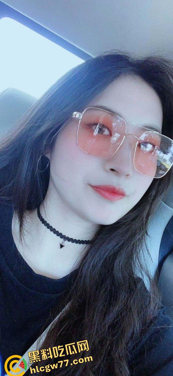 江苏镇江牙科护士『王静怡』出轨视频曝光,戴眼镜的巨乳人妻全程露脸舔蛋口爆,被中出操到骚叫成狗!-2