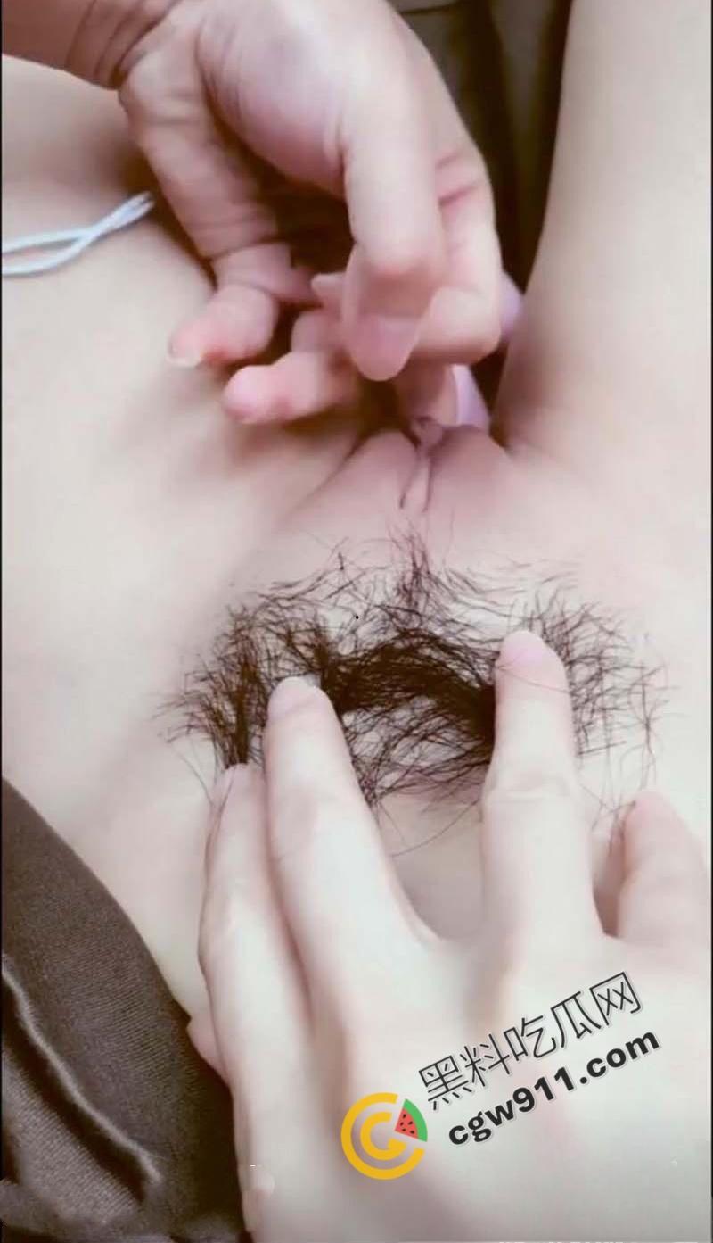 海角大神真实姐弟乱伦历程!回程路上车里跳蛋自慰疯狂勾引,大屌猛操姐姐小嘴,内射喉咙深处-7