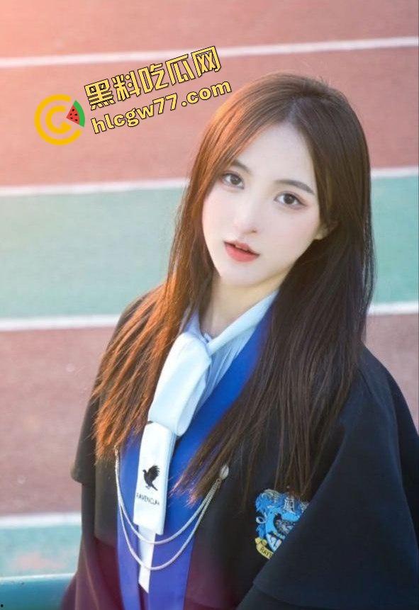 武汉高颜值研究生『赵倩』清纯学姐表面，背地里开着视频自慰，被网调成狗，高潮叫到破音！-1