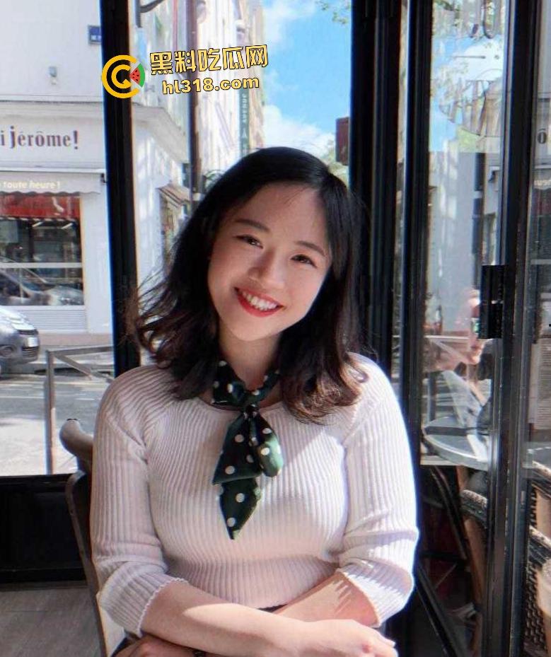 广州高中生骚女友嫌弃男友鸡巴太小满足不了，淫笑直接推开用自慰棒猛插！-1