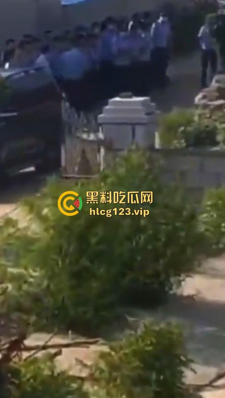 胆小慎点!血案突发!辽宁锦州副市长一家6口惨遭灭门 凶手手段残暴 一家老小无一生还! 现场无码血腥画面流出!-2