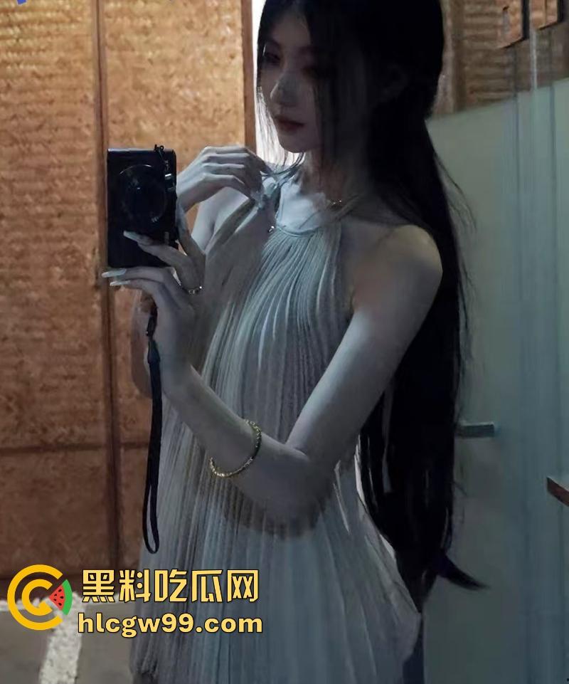 抖音高颜值网红【垚垚垚垚垚】一边直播一边被金主后入爆操，审核是睡着了吗 这都不封号？-6