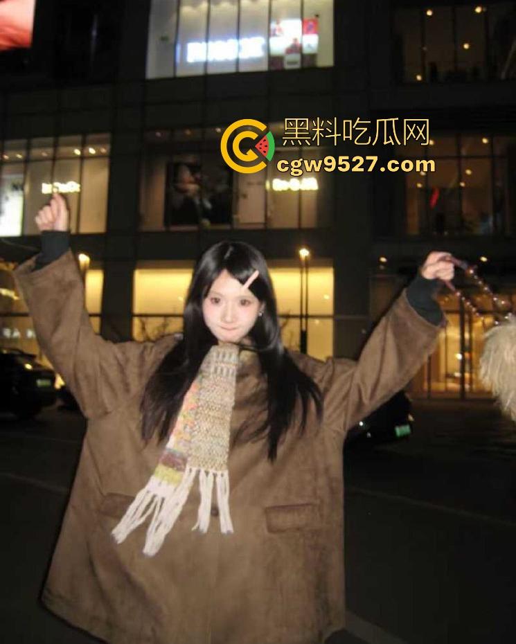 河北工商学院可爱大四学姐【胡悦】不雅视频曝光，露脸口交吞精，女上位骑乘榨精，淫靡姿态让人欲罢不能！-6