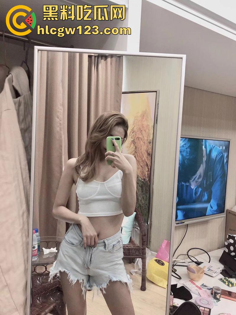 172cm长腿尤物【裴莹】，高颜值长腿极品尤物，和男友异地恋当骚鸡卖淫，每次高潮都会喷水！-3