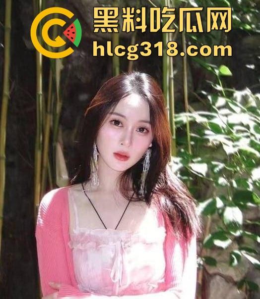 快手低俗直播pk吃惩罚！输了就拖鞋大力抽逼 虽然有牛仔裤挡着但感觉还是很疼 这种直播真有人看吗？-1