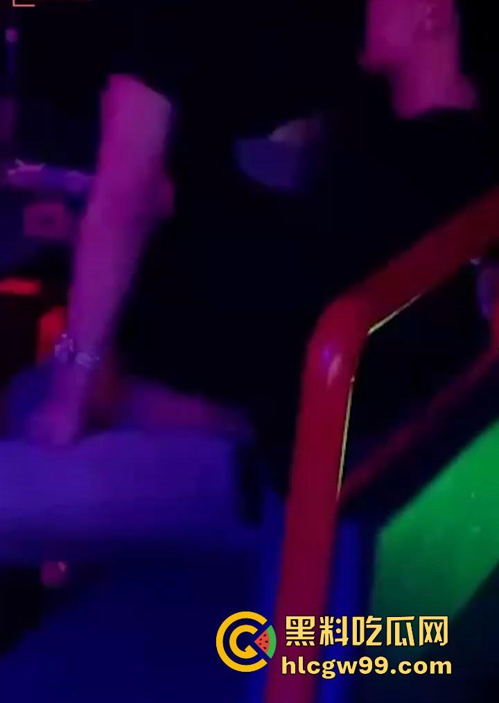 盘锦布车酒吧do爱瓜辽油三高【王庸昊】酒吧做爱 监控下两人无惧羞涩 不雅视频全网疯传！-10