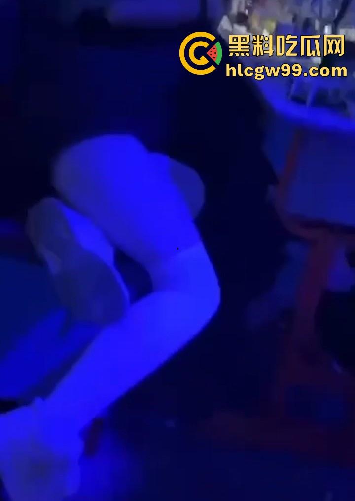 盘锦布车酒吧do爱瓜辽油三高【王庸昊】酒吧做爱 监控下两人无惧羞涩 不雅视频全网疯传！-11