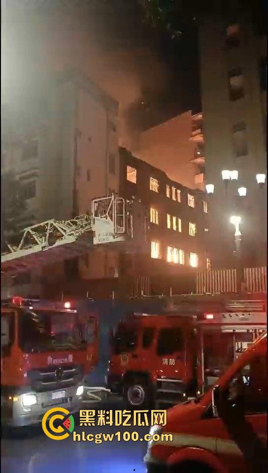 天降灾祸！！重庆市渝中区威斯汀对面新华路家电城失火，现场火光冲天，堪称人间地狱。-2