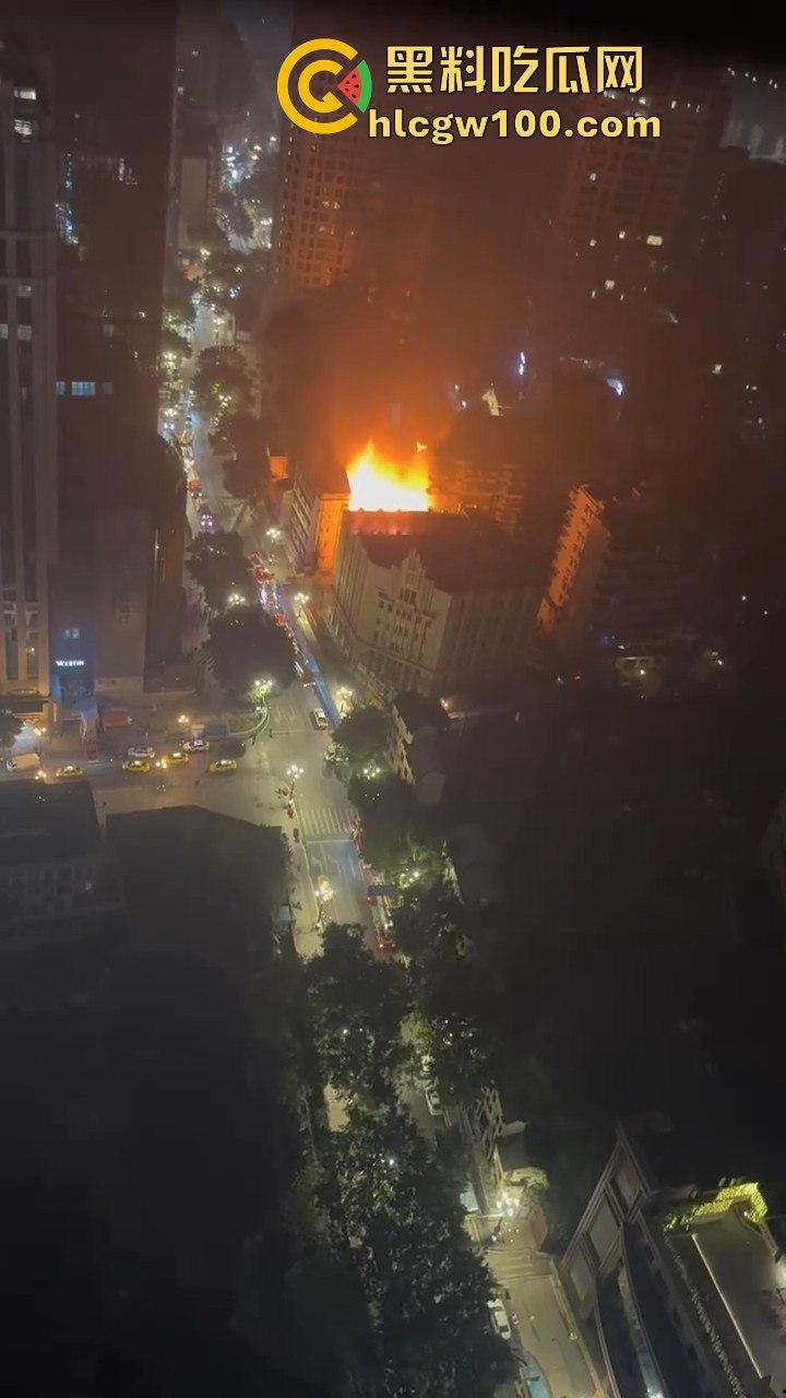 天降灾祸！！重庆市渝中区威斯汀对面新华路家电城失火，现场火光冲天，堪称人间地狱。-3