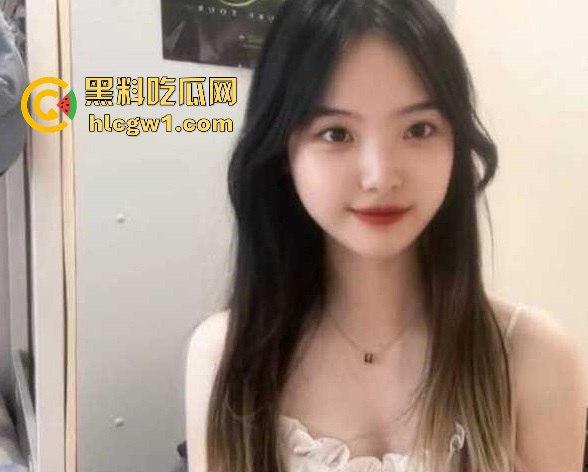 邮电大学清纯外表下的小母狗！『谢艺菲』不雅视频曝光，恋父情结浓到溢出屏幕，主动撅屁股等大叔宠幸！-1