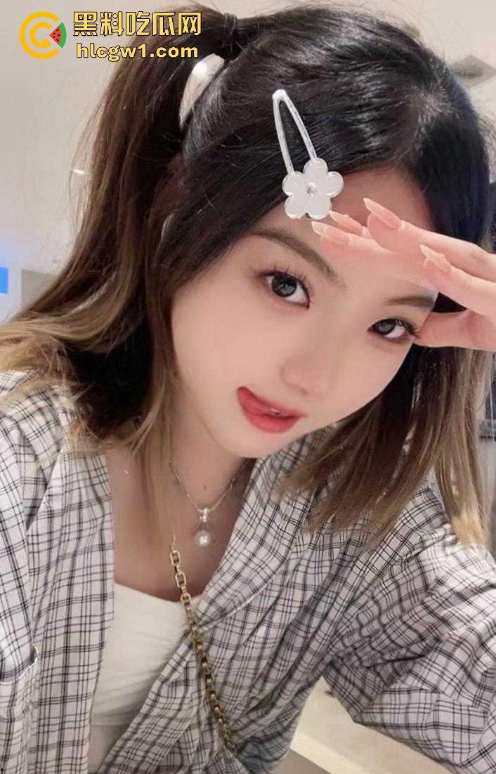 邮电大学清纯外表下的小母狗！『谢艺菲』不雅视频曝光，恋父情结浓到溢出屏幕，主动撅屁股等大叔宠幸！-3