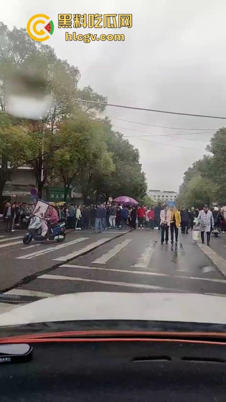 湖南衡阳又现深井吃人！工地拿纸皮当井盖 小学生坠井身亡！-12