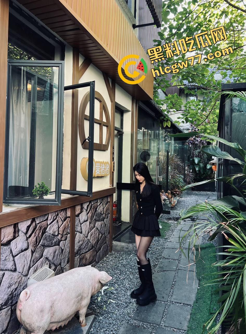 潮州小骚精读深科大，清纯外表骗倒全校，酒店娇喘被操红脸尖叫，男友有钱想怎么玩就怎么玩！-2