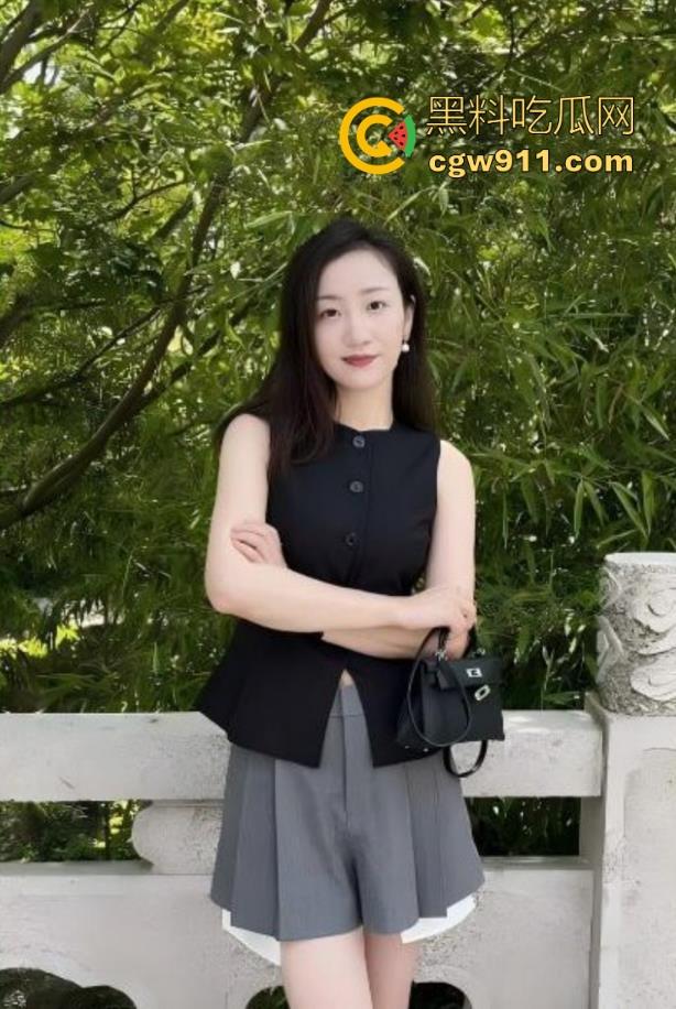 强上发情嫂子，无套骑乘，花式做爱，疯狂求操浓精内射，全程浪叫骚话超多，骚得一批！-2