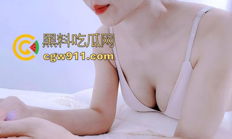 强上发情嫂子，无套骑乘，花式做爱，疯狂求操浓精内射，全程浪叫骚话超多，骚得一批！-6