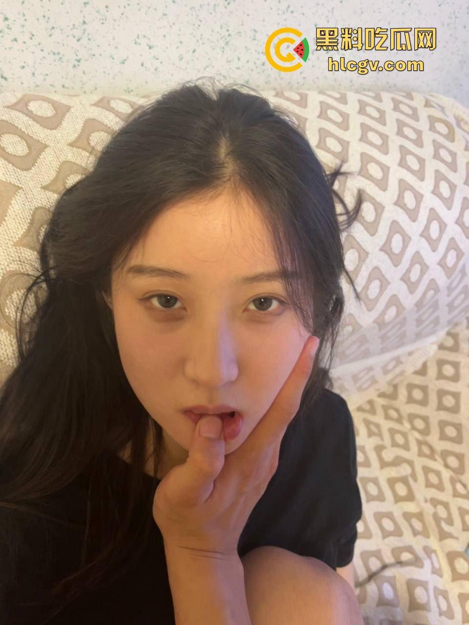 江西大学生『路文琪』穿情趣内衣等操视频外泄！被调教到摆好姿势，实习同居变尴尬大瓜！-3