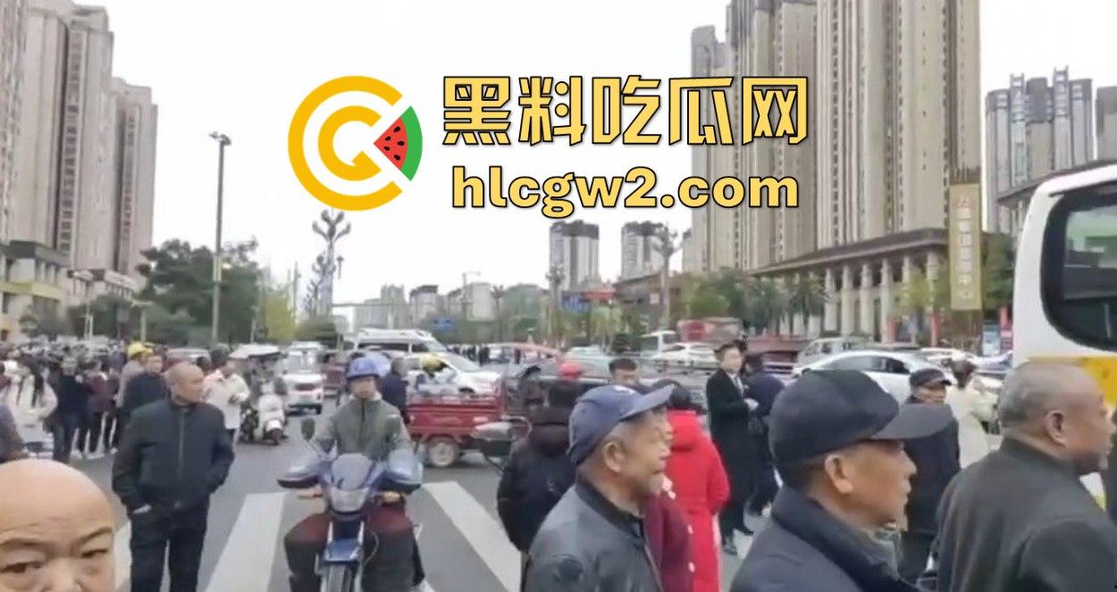 四川内江公交惨剧震惊全城！司机突发疾病酿悲剧，谁来为1死4伤的血泪买单？-10