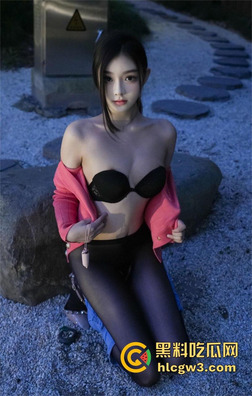 极品嫩模 龙雪儿 长腿极品身材牛仔裤里丝 被暴力撕破黑丝 三点全漏 嫩穴粉嫩极品尤物-4