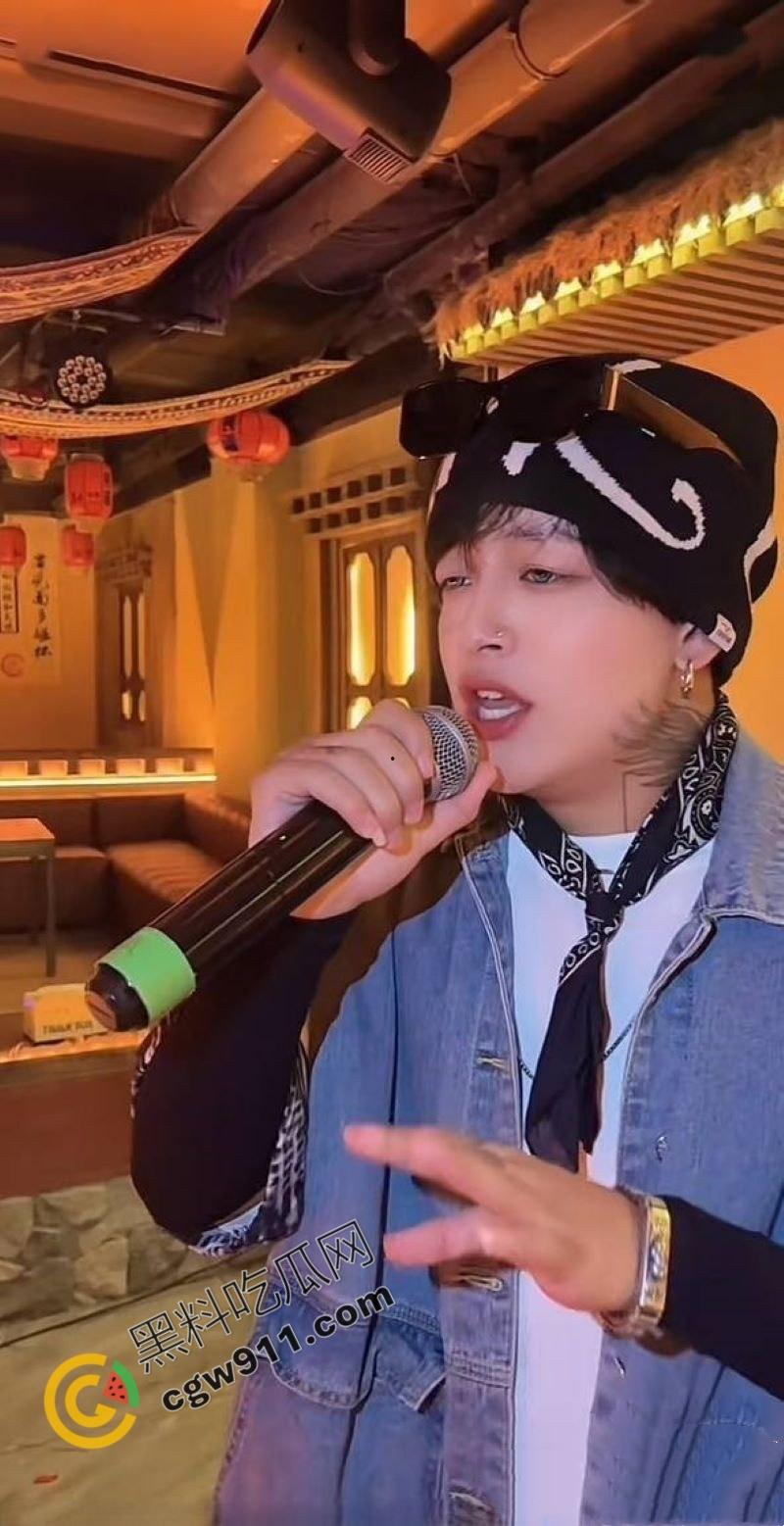 四川民谣歌手【司杜小熊】出轨丑闻!抖音暖男形象崩塌!妻子微信甩出爆炸性爱视频,酒吧老板娘、女客户激情不断,丑态毕露!-2