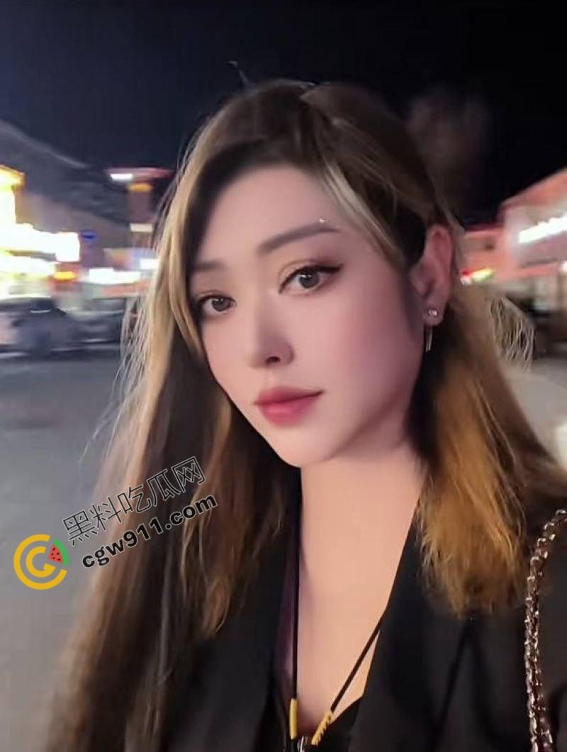 四川民谣歌手【司杜小熊】出轨丑闻!抖音暖男形象崩塌!妻子微信甩出爆炸性爱视频,酒吧老板娘、女客户激情不断,丑态毕露!-11