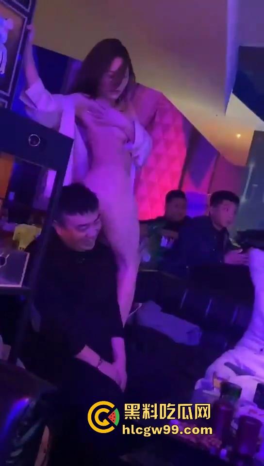 玩归玩闹归闹夜店里面别拍照！大城市夜店精彩瞬间流出，都是极品身材的骚货，还是你们会玩！-8