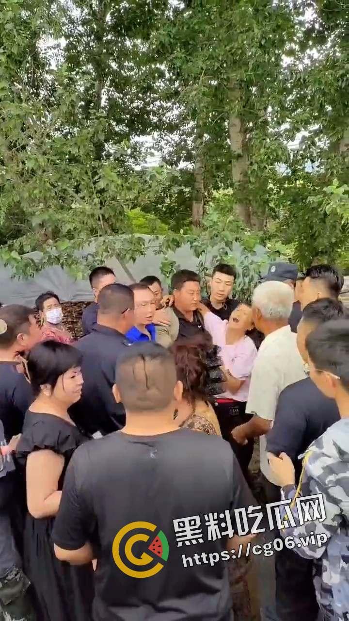 最近又刷屏b站抖音的杀人犯！海城李恩盛杀人事件 手刃妻儿老小却赢得警察递烟 赢得全网男人敬佩-4