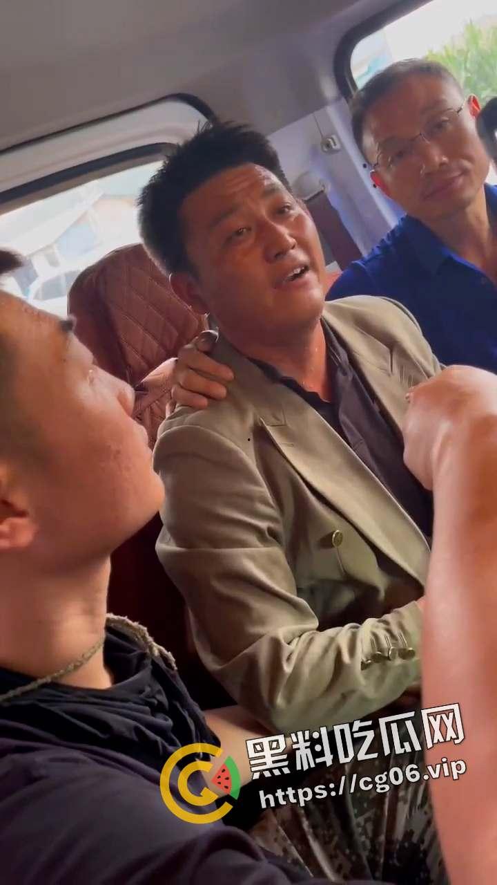 最近又刷屏b站抖音的杀人犯！海城李恩盛杀人事件 手刃妻儿老小却赢得警察递烟 赢得全网男人敬佩-6