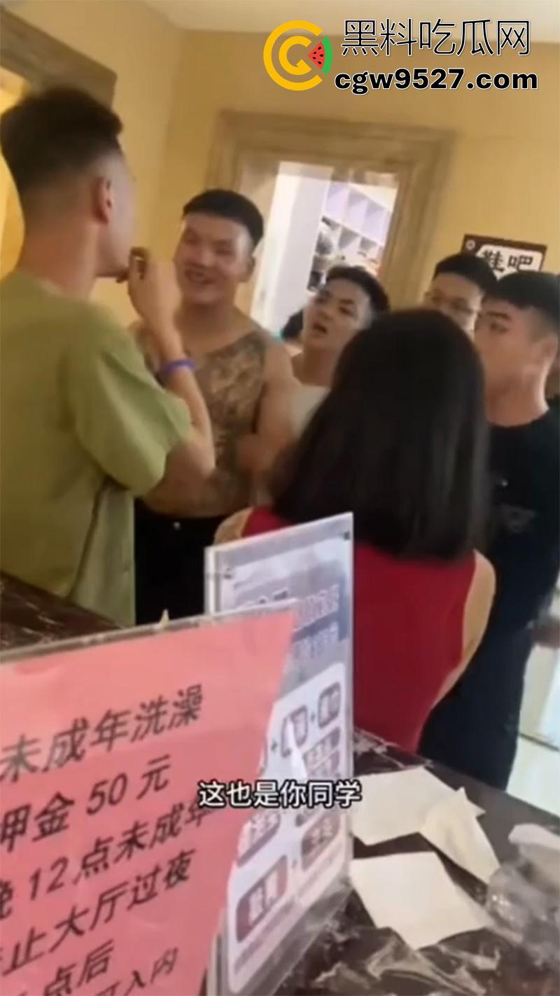 骚逼出轨精神小伙,男友带人在宾馆围堵,当场爆揍围殴,打人者已被抓捕,这下有理变没理了!-2