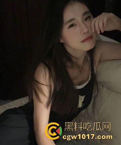 骚是演不出来的!极品骚货看到大鸡巴的脸上都洋溢着笑容,露脸舔硬狂暴骑乘,各种姿势求操求射,这婊子太会玩!-1