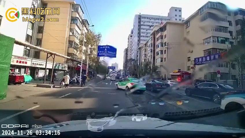 甘肃兰州城关区男子驾车撞伤行人后逃逸 接着又撞伤三人,疯狂逃亡路上再造惨剧!-2