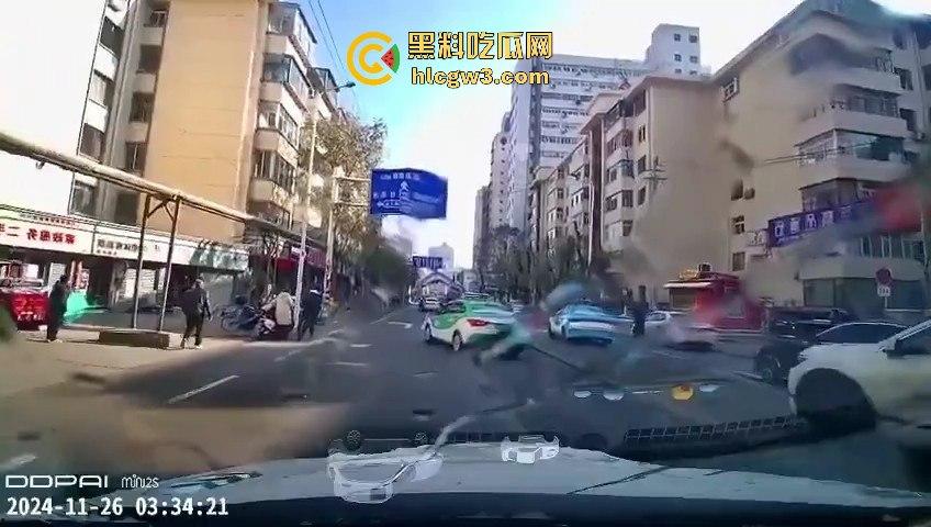 甘肃兰州城关区男子驾车撞伤行人后逃逸 接着又撞伤三人,疯狂逃亡路上再造惨剧!-3