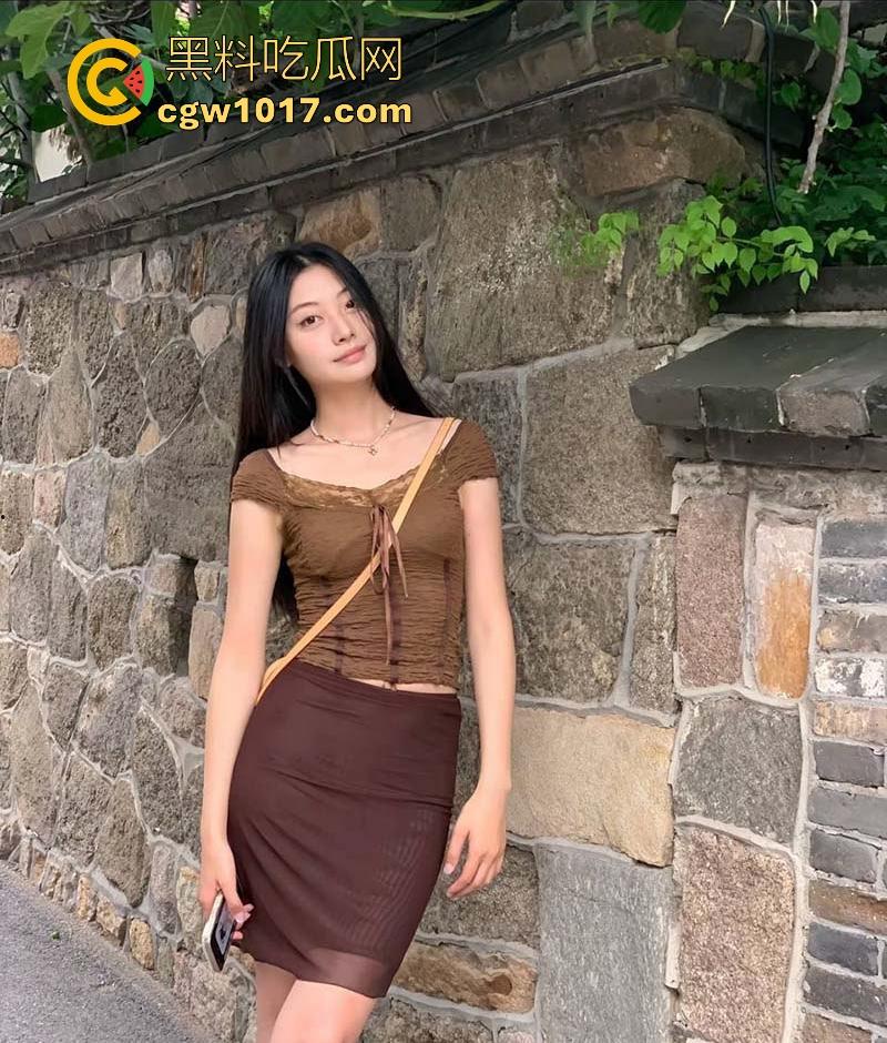 湘潭大学极品高挑美女【林奕怡】约炮视频曝光,完全露脸口交骑乘,超绝身材颜值,无套抽插白虎骚穴淫荡无比!-3