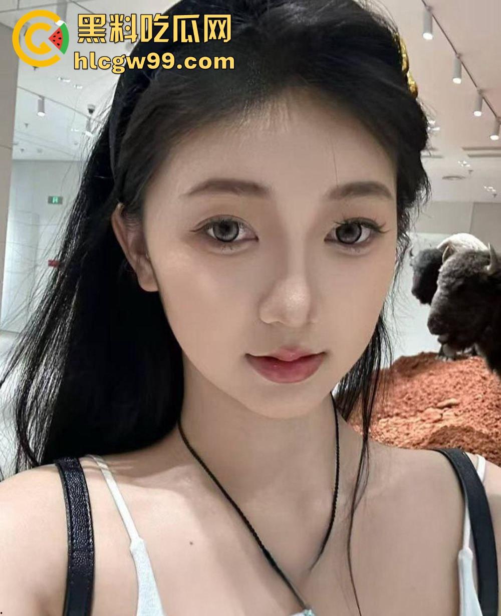 华南师范学院高冷校花【杨珍珍】不雅视频流出，别看骚货长相清纯甜美，在床上可是一把好手，极品尤物一个！-2