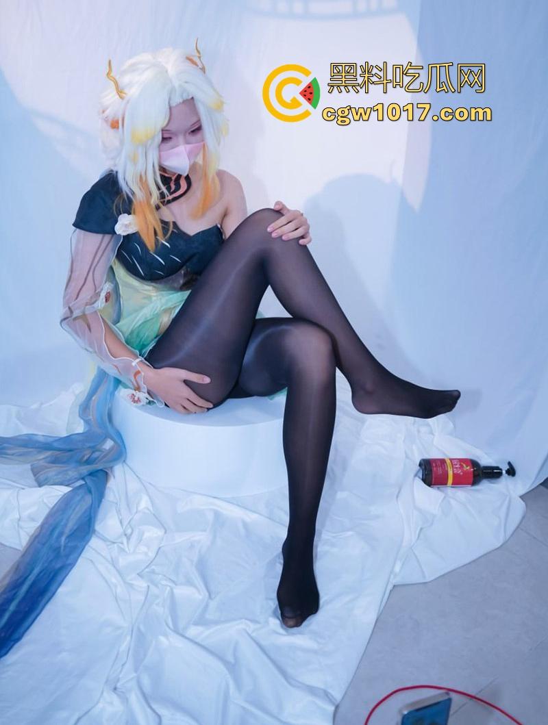 清纯反差福利姬【沐沐酱】最新自慰私拍流出，纤细尤物COS大乔，炮机嗡嗡狂顶嫩穴，粉红阴唇被撑开，撩到骨髓！-3