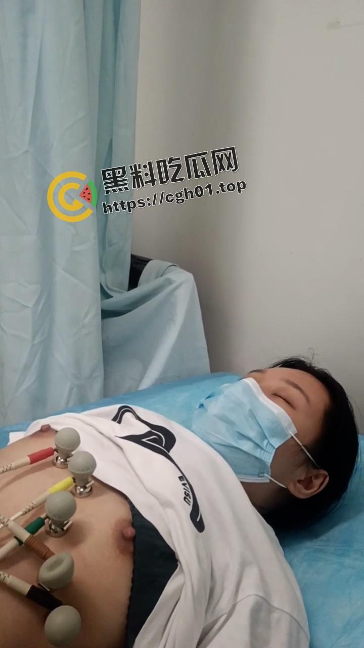 三甲医院妇科医生流出!几十位风骚少妇的心电图检测现场 美乳一览无余 妇科医生这么爽嘛-10