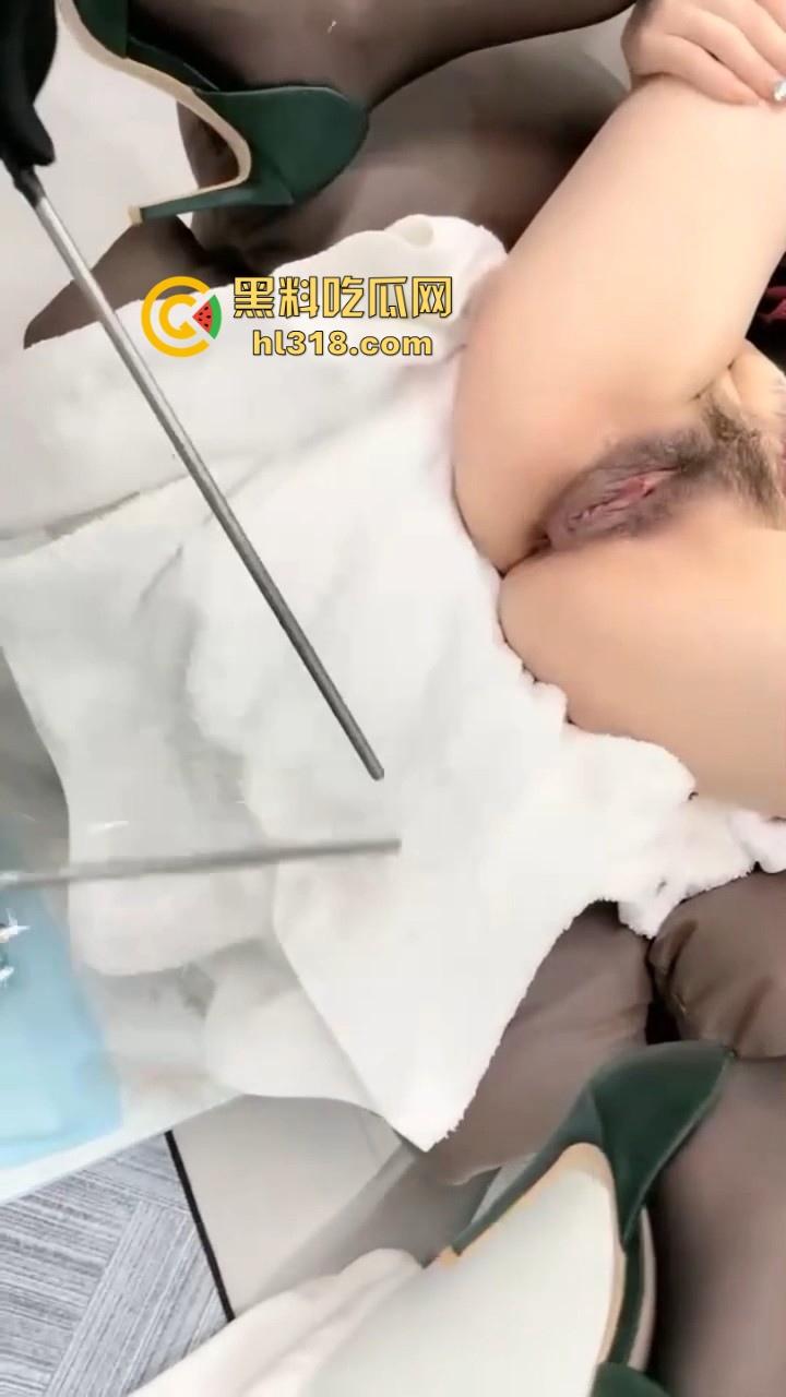 现在SM都发展到这个地步了吗!直接上电击了,把骚母狗的逼都电的缩起来,现场火花四溅刺激无比!-4