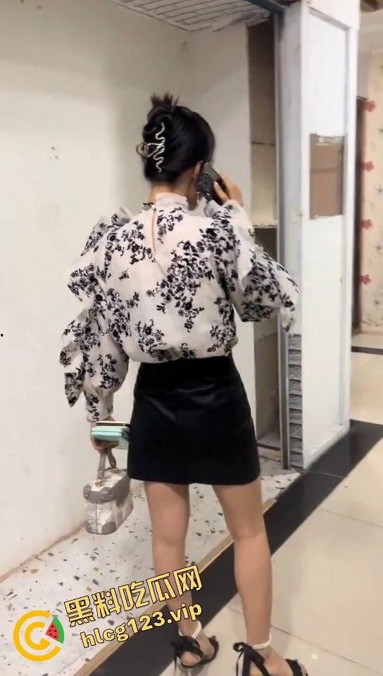 瓜友抓小三现场，广西婊子知三当三！贱人终究逃不过，捉奸现场太文明了？-3