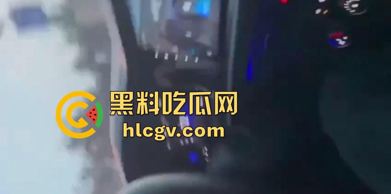 带妹飙到212码,大众车毁人亡!精神小伙翻车直播秒变吃席现场,欢迎瓜友围观!-9