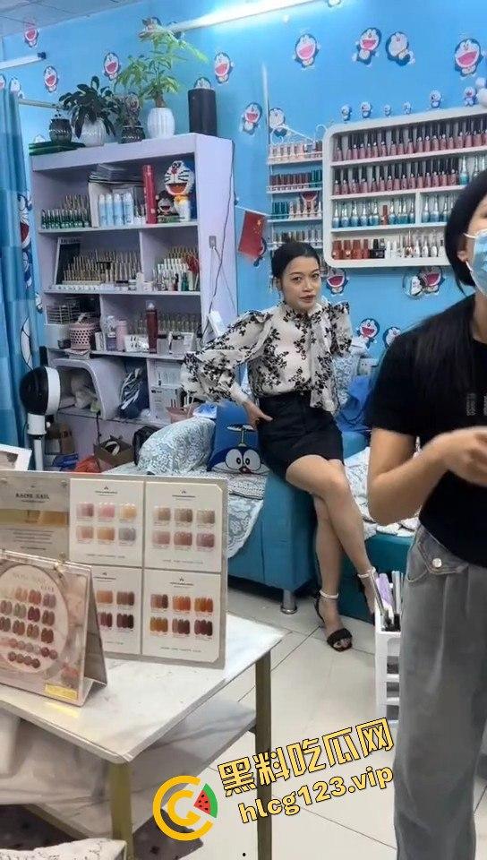 瓜友抓小三现场，广西婊子知三当三！贱人终究逃不过，捉奸现场太文明了？-11