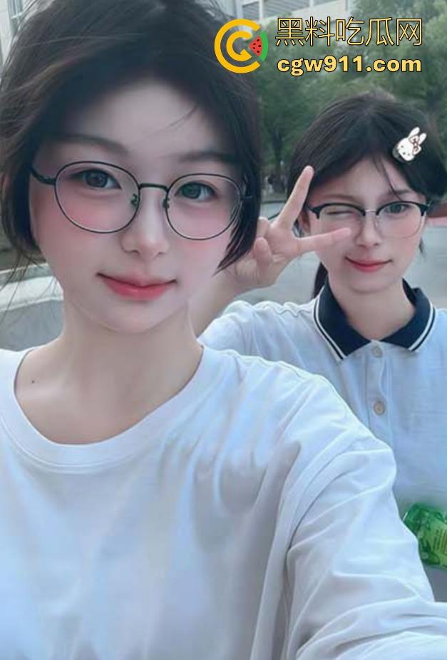 河南高三清纯学生妹【廖莹莹】性爱视频曝光,暑假假借旅游名义千里送逼伺候金主爸爸,调教的真好!-4