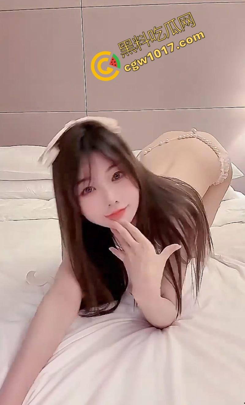 惊爆！秀人网嫩模【绾绾么】湿拍后入爆操，巨乳和翘臀诱人至极！摄影师后入爆操，极致淫艳！-1