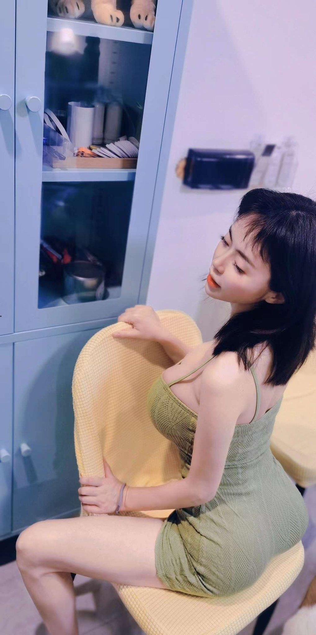 演员歌手模特集一身的G奶女神【潘春春】 过去下海拍摄的大胆人体私拍流出 镜头感十足搔首弄姿闪现阴唇(一个钟高清版)-6