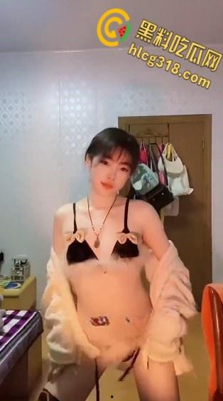 推特颜值网红【子子喜】,完美露脸脱衣裸舞, 性感美乳微毛嫩穴,福利姬中的极品 !-6